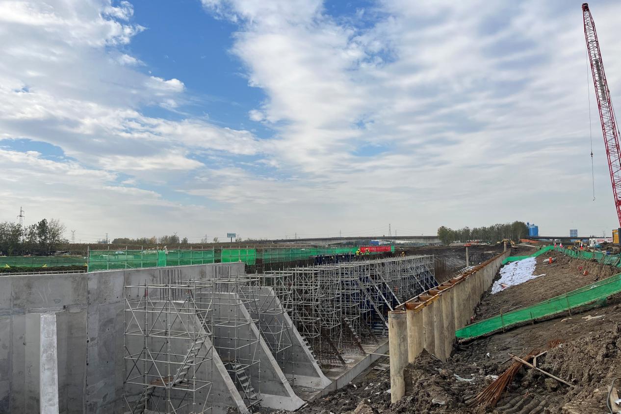 连云港海州：临港物流园码头主体竣工倒计时