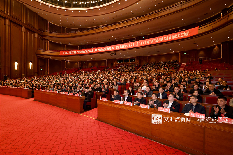 一支风华正茂的“文艺苏军”茁壮成长，一部部广受赞誉的精品力作竞相涌现。新征程上，文艺苏军将守正创新、实干笃行，不懈向艺术高峰攀登。
新华日报·交汇点记者 吴胜 万程鹏 摄