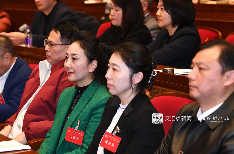 12月24日，省第十一次文代会、第十次作代会开幕，这是全省文艺界的一次盛会。