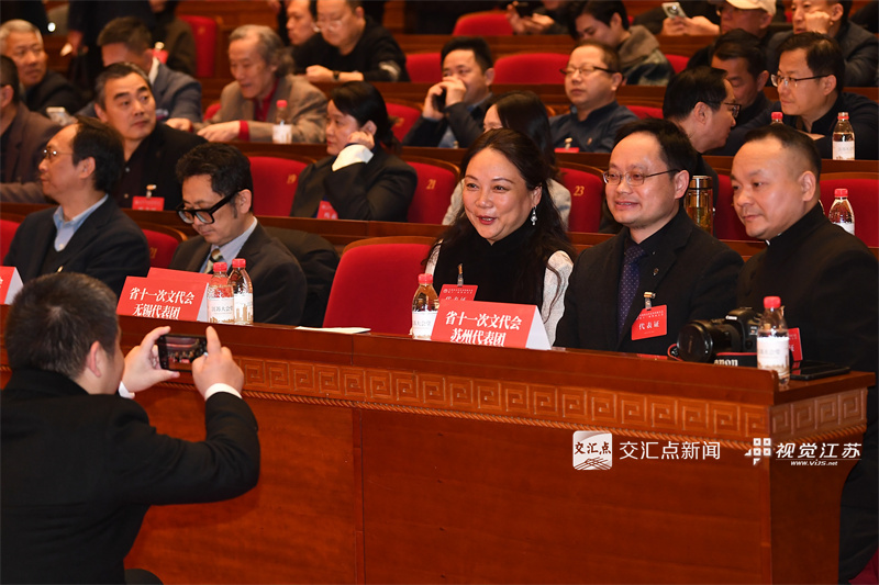 12月24日，省第十一次文代会、第十次作代会开幕，这是全省文艺界的一次盛会。