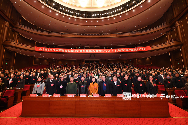 回眸过去五年，全省文艺战线认真贯彻党的文艺路线和方针政策，与时代同频共振、为人民抒怀放歌，推动不同文艺领域、不同艺术门类百花齐放，成果丰硕。