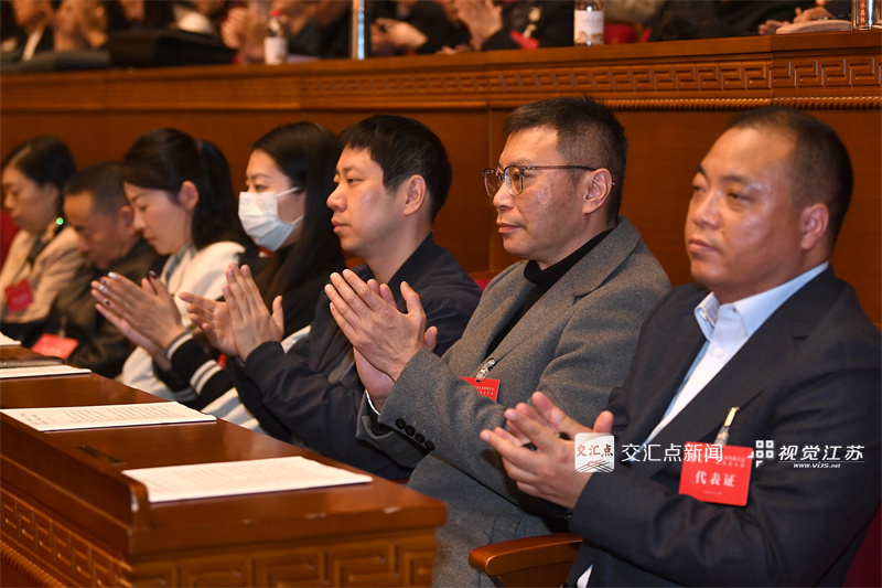 12月24日，省第十一次文代会、第十次作代会开幕，这是全省文艺界的一次盛会。