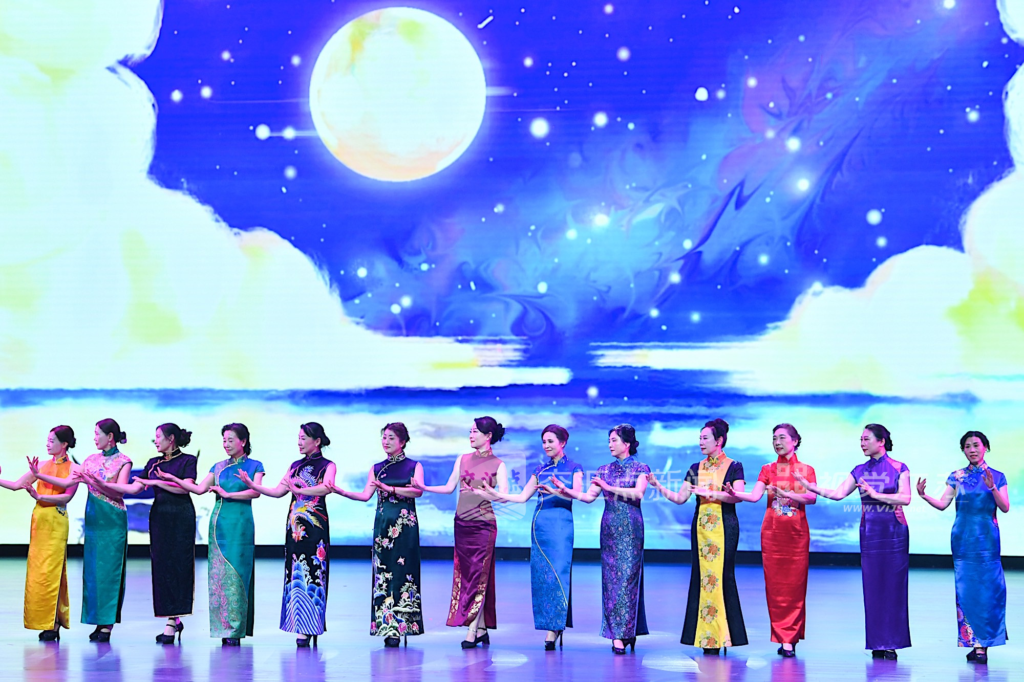 12月30日，“艺起秀2026”中老年迎新汇演在南京市工人文化宫活力启幕。