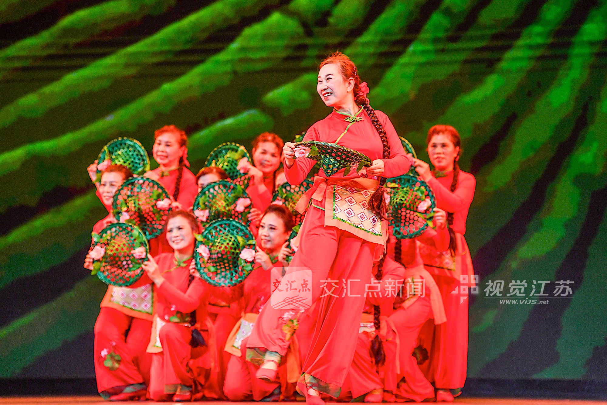 12月30日，“艺起秀2026”中老年迎新汇演在南京市工人文化宫活力启幕。