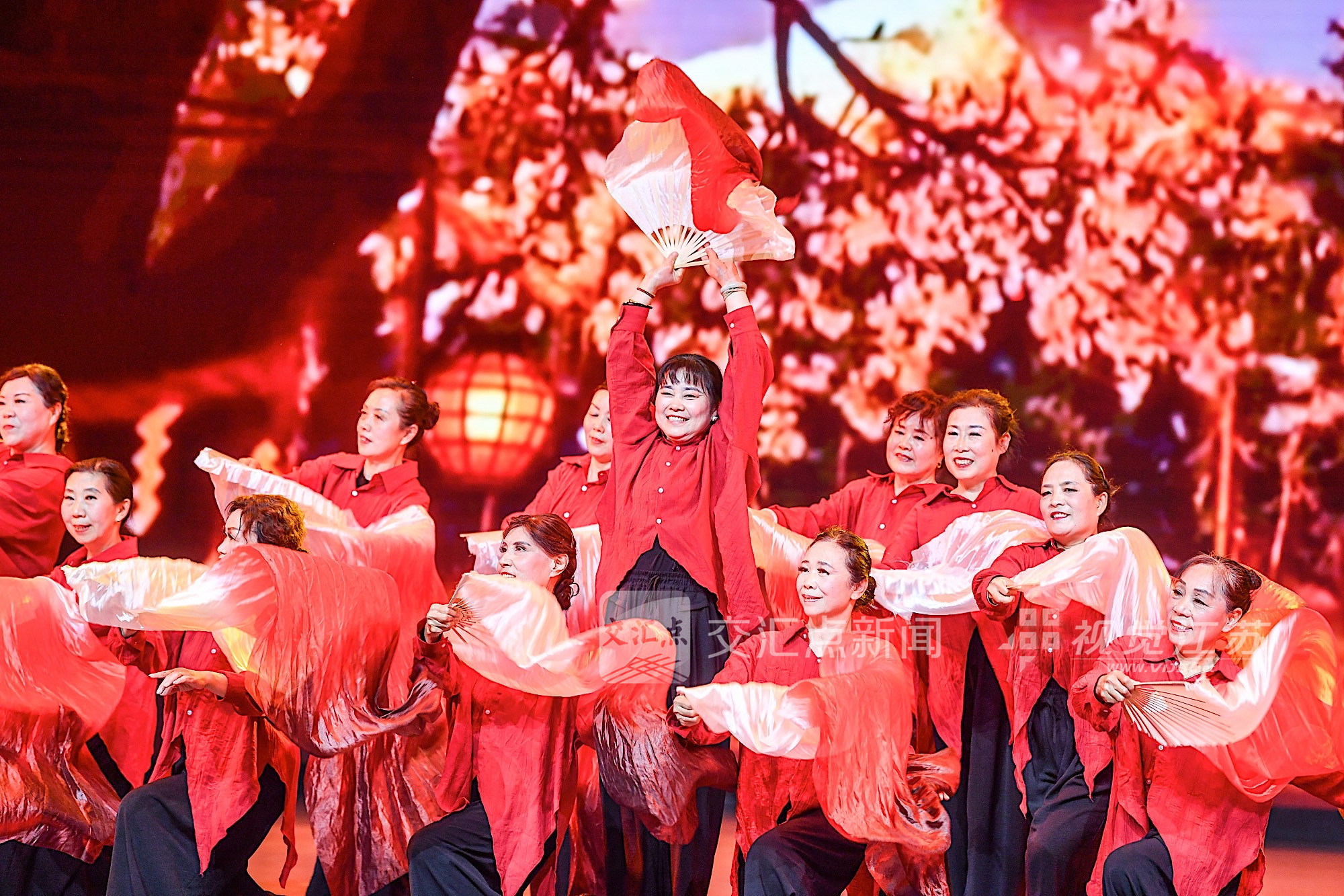 12月30日，“艺起秀2026”中老年迎新汇演在南京市工人文化宫活力启幕。