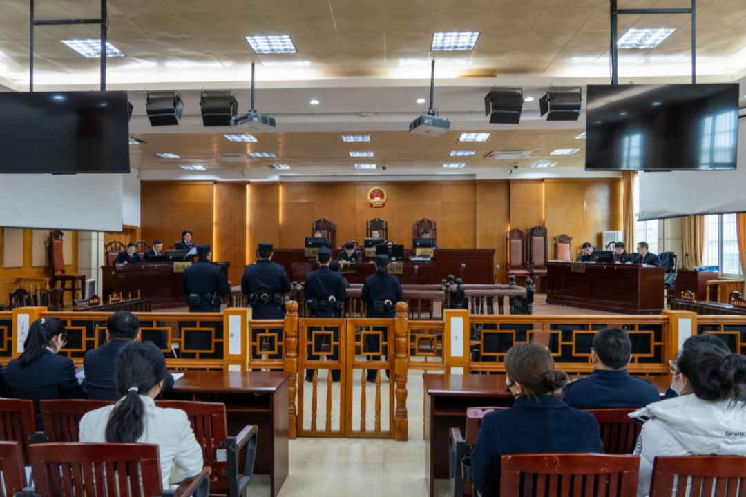 “免费美容”套路曝光：美容师给顾客脸上涂辣椒素声称“过敏”