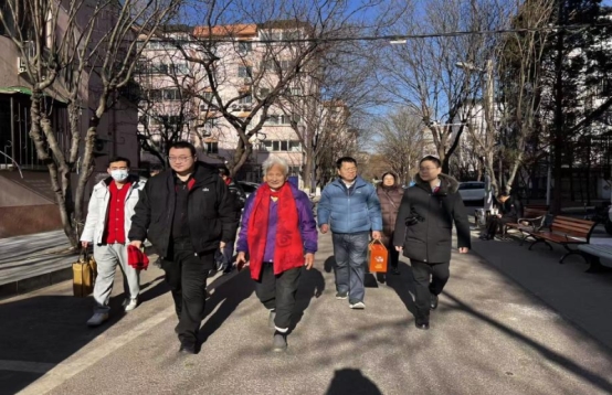 走访慰问空巢老人—光大信托志愿服务队在行动