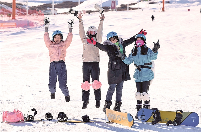 让更多人爱上滑雪——新疆：冰雪运动火遍天山南北