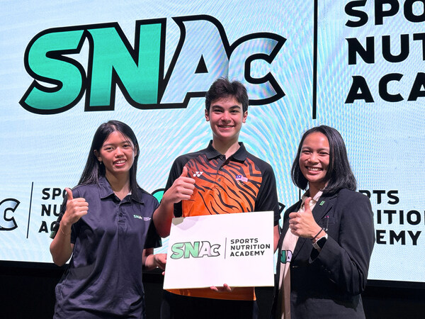 Malaysian fencer, Saif Nordin (centre), with Tania Lee (right) and Justine  Siau from SNAc Malaysia at the logo presentation and photo session in Kuala Lumpur, Malaysia, held  to mark the official tie-up. | Photo by News Hub Asia and SNAc Malaysia