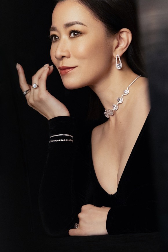 7.施华洛世奇品牌代言人佘诗曼bts-kv3 (1).jpg