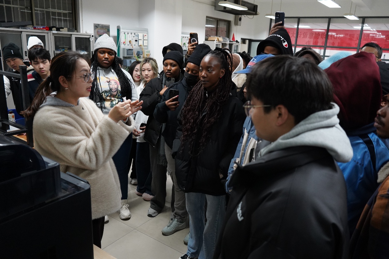 江苏工程职业技术学院：缤纷活动迎新春 国际学子品中国年味