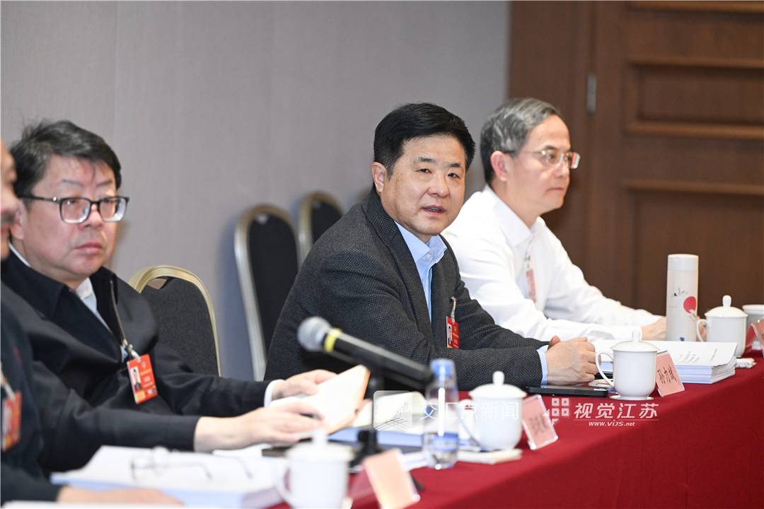 3月9日下午，出席全国政协十四届四次会议的住苏全国政协委员参加小组会议，讨论最高人民法院、最高人民检察院工作报告，审议各项决议和报告草案。新华日报·交汇点记者 邵丹 摄