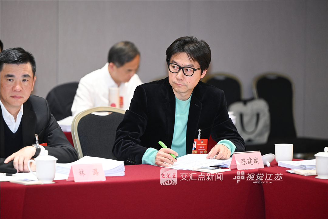 3月9日下午，出席全国政协十四届四次会议的住苏全国政协委员参加小组会议，讨论最高人民法院、最高人民检察院工作报告，审议各项决议和报告草案。新华日报·交汇点记者 邵丹 摄