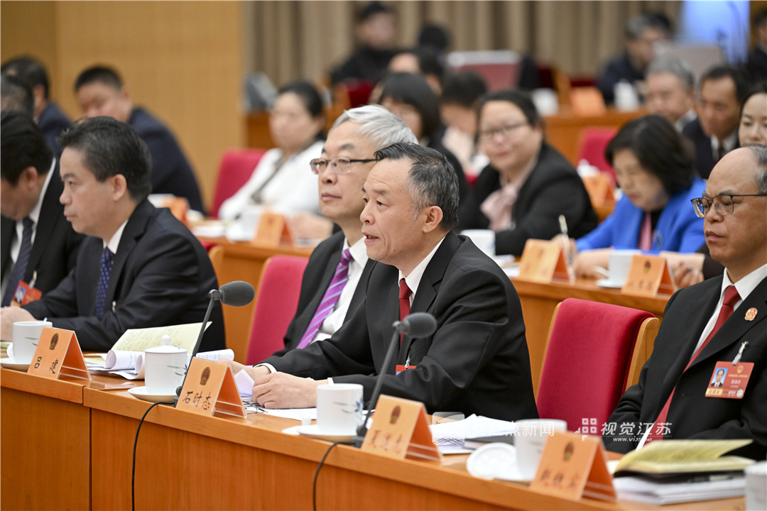 3月11日，十四届全国人大四次会议江苏代表团举行全体会议，审议全国人大常委会工作报告、最高人民法院工作报告、最高人民检察院工作报告。新华日报·交汇点记者 吴胜 万程鹏 摄