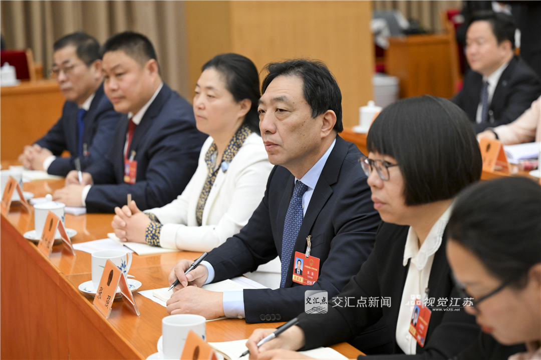 3月11日，十四届全国人大四次会议江苏代表团举行全体会议，审议全国人大常委会工作报告、最高人民法院工作报告、最高人民检察院工作报告。新华日报·交汇点记者 吴胜 万程鹏 摄