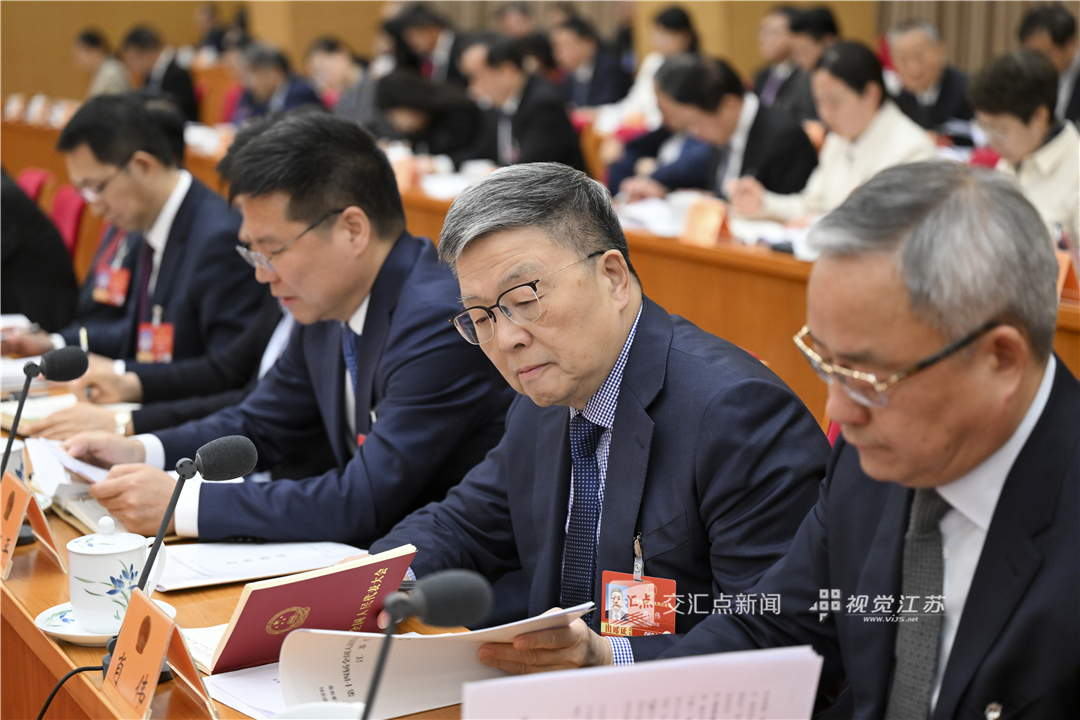 3月11日，十四届全国人大四次会议江苏代表团举行全体会议，审议全国人大常委会工作报告、最高人民法院工作报告、最高人民检察院工作报告。新华日报·交汇点记者 吴胜 万程鹏 摄