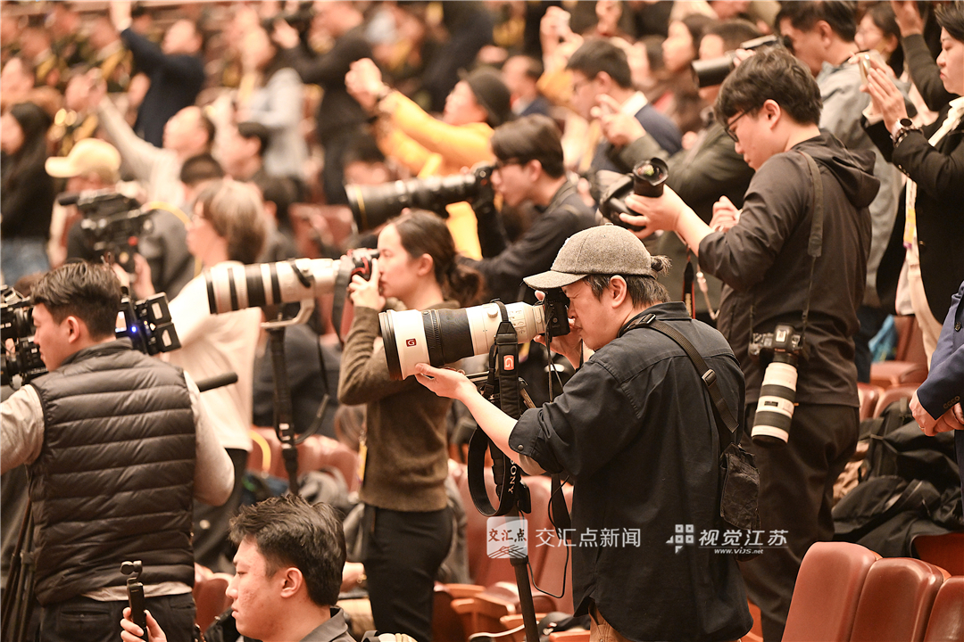 3月11日，全国政协十四届四次会议在北京人民大会堂举行闭幕会。新华日报·交汇点记者 邵丹 摄