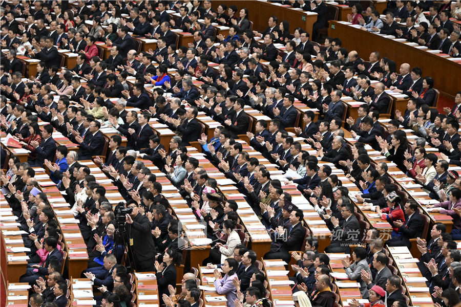 3月12日，十四届全国人大四次会议圆满完成各项议程在北京人民大会堂闭幕。新华日报·交汇点报记者 吴胜 万程鹏 摄