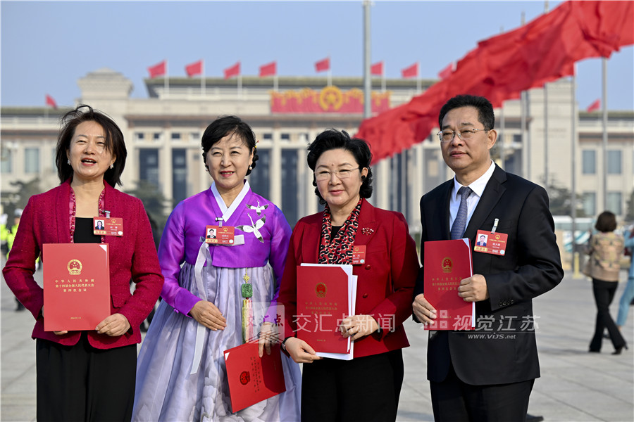 3月12日，十四届全国人大四次会议圆满完成各项议程在北京人民大会堂闭幕。新华日报·交汇点报记者 吴胜 万程鹏 摄