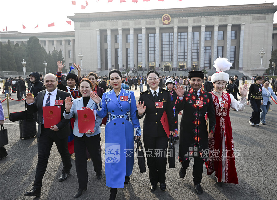 3月12日，十四届全国人大四次会议圆满完成各项议程在北京人民大会堂闭幕。新华日报·交汇点报记者 吴胜 万程鹏 摄