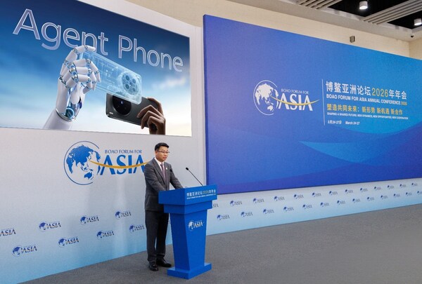 Hu Baishan, President & COO at vivo, President of vivo Central Research Institute, delivers a keynote speech