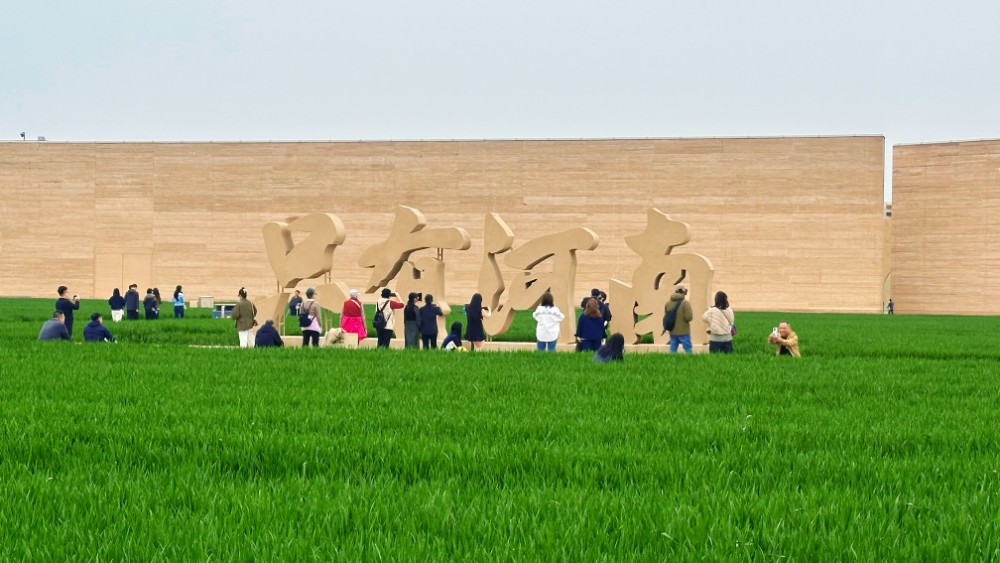 “只有河南·戏剧幻城”景区内部。人民网记者 王绍绍摄