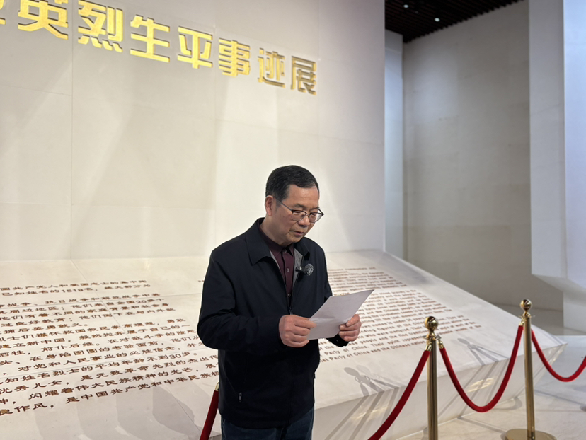 杨小柏深情念起写给爷爷的信