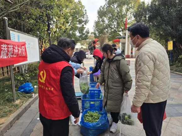 从“坐等商贩”到“云上带货”