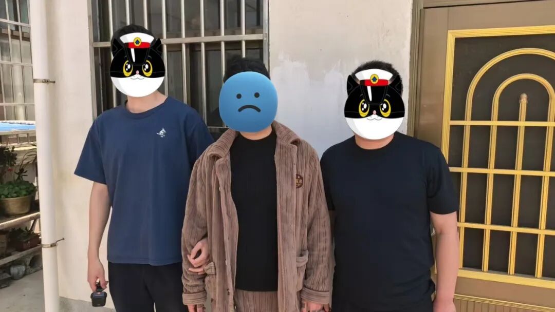 人潮中的美“警” 平安里的答案 灌云公安用坚守绘就节日最美风“警”