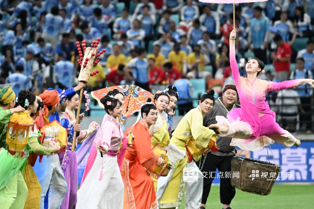 图为暖场表演苏州民俗舞蹈《轧神仙》。新华日报·交汇点记者 余萍 摄
