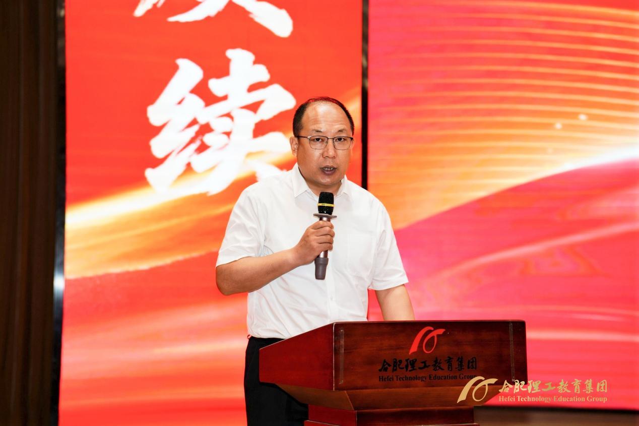 （安徽省中华职教社秘书长金兆勇）