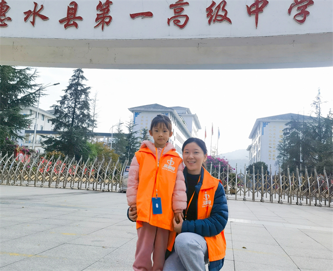 433个寒门学子，被一群明亚人悄悄托起