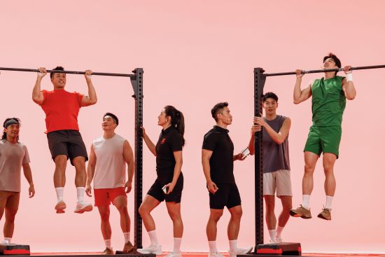汪顺与lululemon大使带领队员展开引体向上挑战