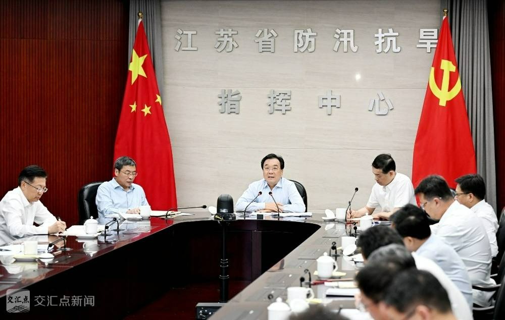 信长星刘小涛检查调度我省防御台风“白海豚”工作