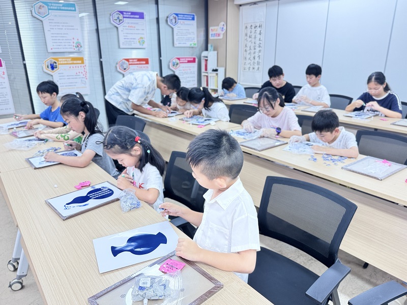 童心巧手传非遗 西典社区暑期夏令营点亮“小匠人”文化梦