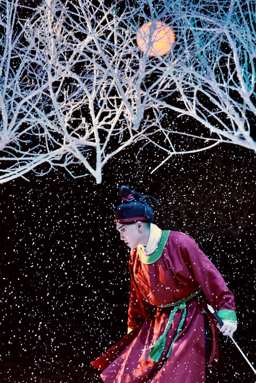 一柄剑，一场雪，一场昆剧《方寸间》的青春突围