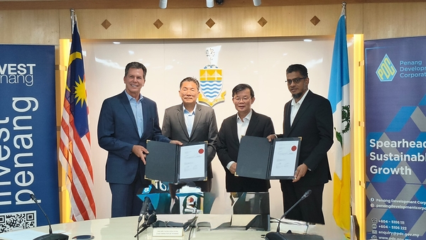 (From left to right): Mark Brosius, Executive Vice President, Chief Manufacturing and Supply Chain Officer, Intuitive, YB Sim, Deputy Minister of Investment, Trade and Industry, Malaysia; the Right Honourable Chow Kon Yew, Chief Minister of Penang and Dato' Abdul Latiff Abd Aziz, CEO of Penang Development Corporation announce the project at the ceremony.