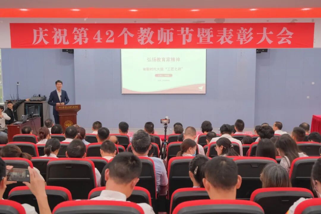 全国“最美教师”周树强走进 四川希望汽车职业学院做专题报告