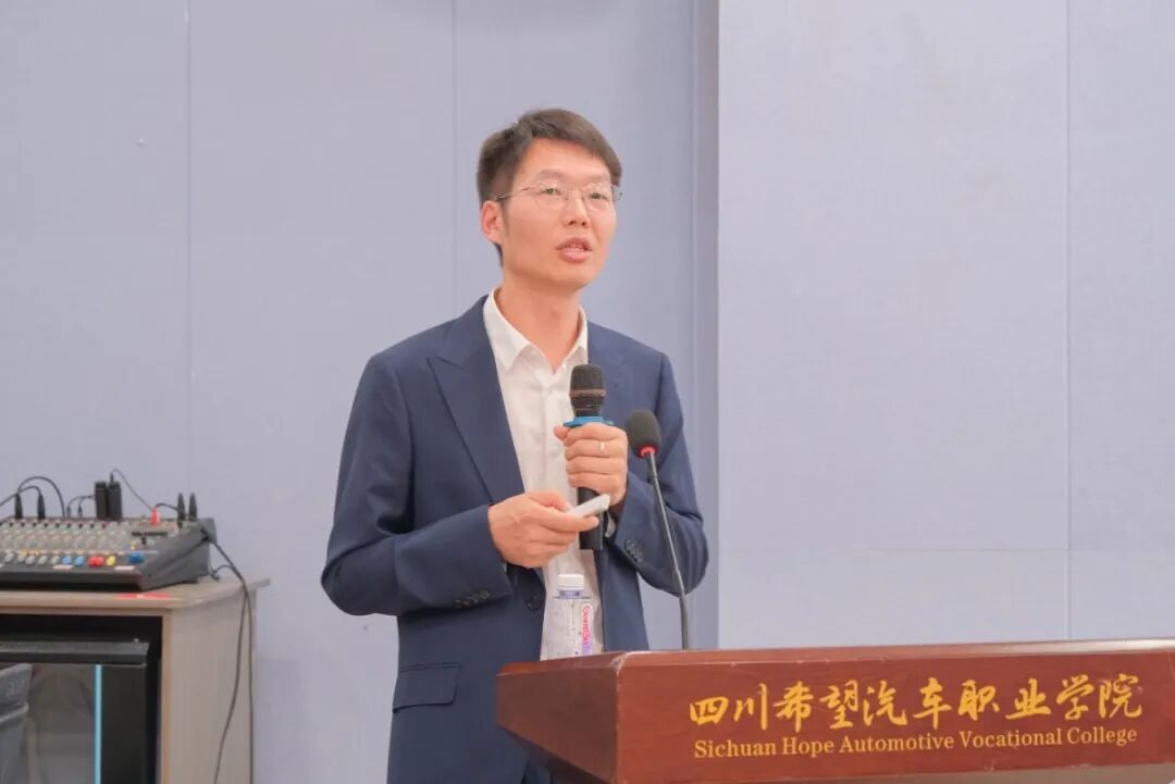 全国“最美教师”周树强走进 四川希望汽车职业学院做专题报告