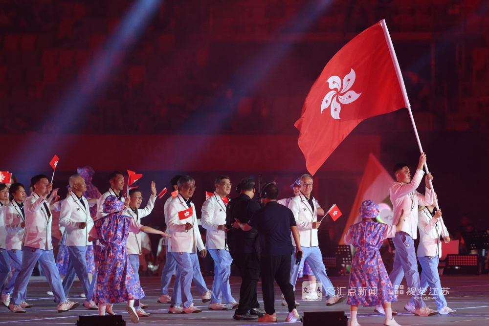 9月19日晚，第二十届亚洲运动会在日本爱知县名古屋市开幕。图为中国香港代表团入场。新华日报·交汇点特派记者 万程鹏 摄