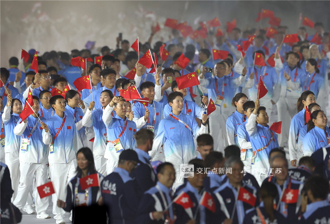 中国代表团入场。新华日报·交汇点记者 万程鹏 摄