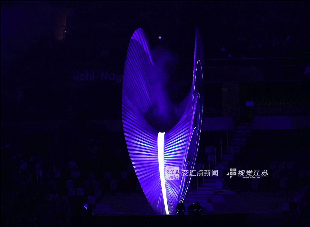 亚运圣火缓缓熄灭。新华日报·交汇点记者 万程鹏 摄