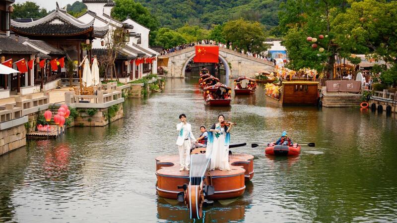惠山映月里“上新”!弦月台首秀点亮古运河,水岸音乐艺术季启幕