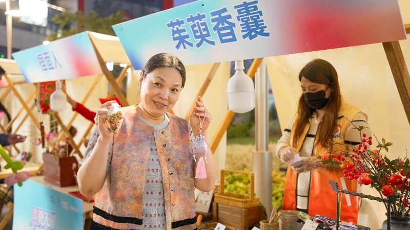 “湖湾秋夜暖 重阳敬长情”主题活动在太湖音悦城温情启幕